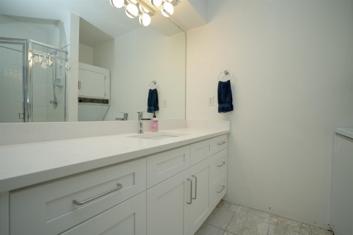 1346 Laburnum Street, Vancouver, BC - Indoor Photo Showing Bathroom