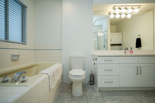 1346 Laburnum Street, Vancouver, BC - Indoor Photo Showing Bathroom