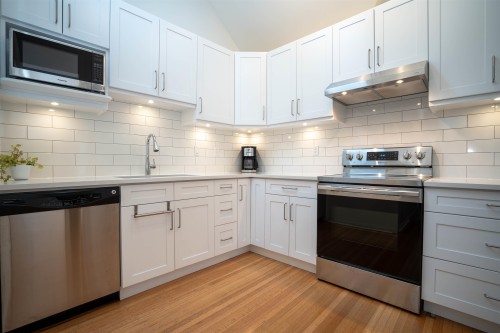 1346 Laburnum Street, Vancouver, BC - Indoor Photo Showing Kitchen With Upgraded Kitchen