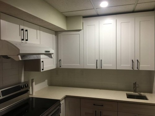 600 Monte Place, Coquitlam, BC - Indoor Photo Showing Kitchen