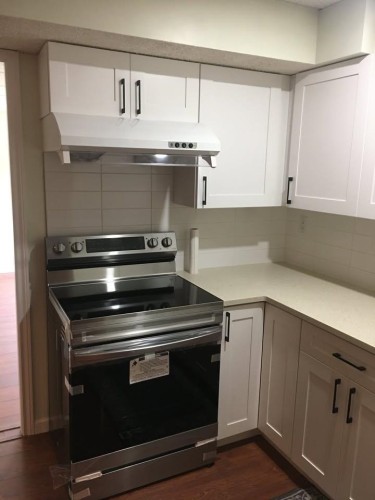 600 Monte Place, Coquitlam, BC - Indoor Photo Showing Kitchen