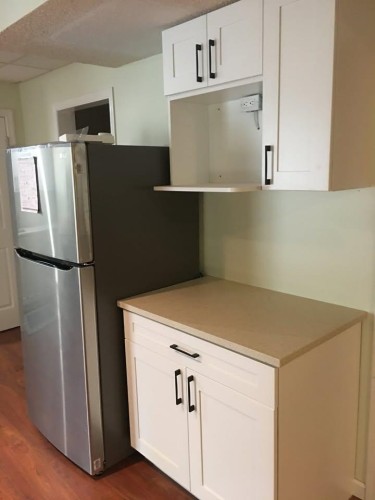 600 Monte Place, Coquitlam, BC - Indoor Photo Showing Kitchen