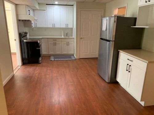 600 Monte Place, Coquitlam, BC - Indoor Photo Showing Kitchen