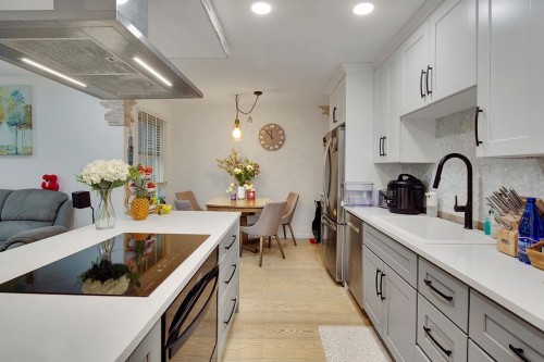 1840 Purcell Way, North Vancouver, BC - Indoor Photo Showing Kitchen