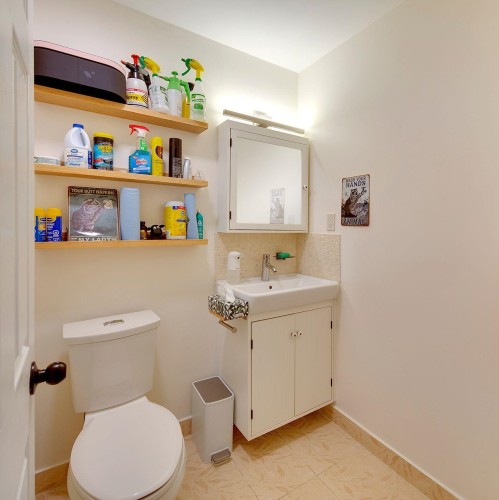 1840 Purcell Way, North Vancouver, BC - Indoor Photo Showing Bathroom