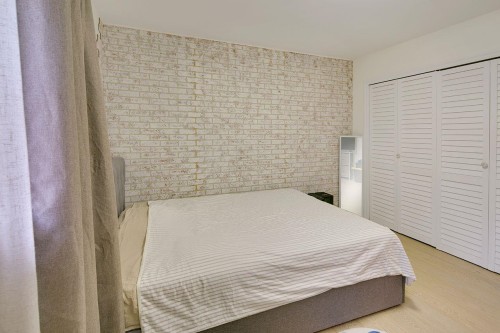 1840 Purcell Way, North Vancouver, BC - Indoor Photo Showing Bedroom