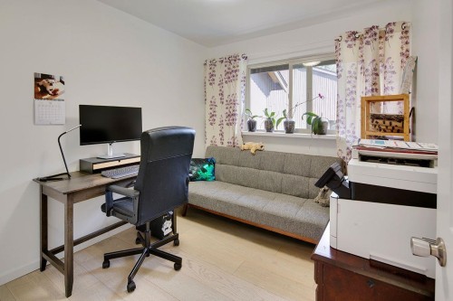 1840 Purcell Way, North Vancouver, BC - Indoor Photo Showing Office