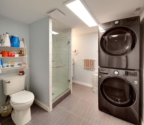 1840 Purcell Way, North Vancouver, BC - Indoor Photo Showing Laundry Room