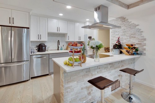 1840 Purcell Way, North Vancouver, BC - Indoor Photo Showing Kitchen