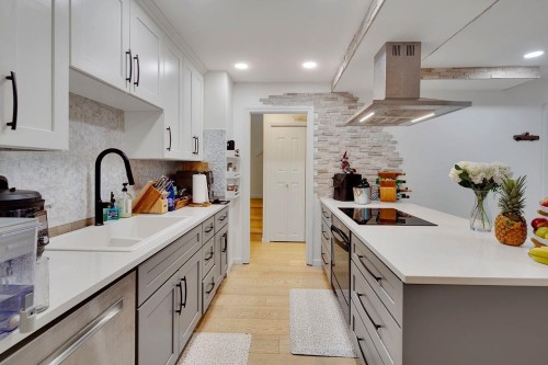 1840 Purcell Way, North Vancouver, BC - Indoor Photo Showing Kitchen With Upgraded Kitchen