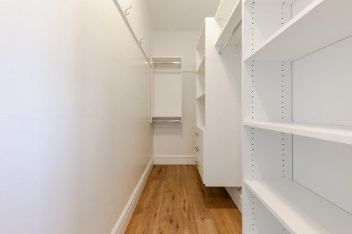 3559 48Th Avenue E, Vancouver, BC - Indoor With Storage