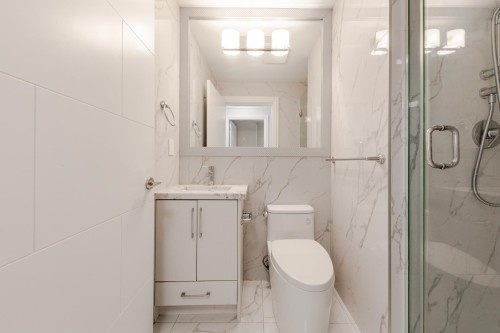 3559 48Th Avenue E, Vancouver, BC - Indoor Photo Showing Bathroom