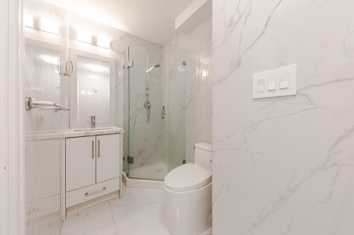 3559 48Th Avenue E, Vancouver, BC - Indoor Photo Showing Bathroom