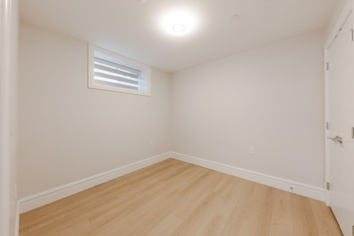 3559 48Th Avenue E, Vancouver, BC - Indoor Photo Showing Other Room