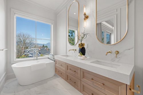 3581 19Th Avenue W, Vancouver, BC - Indoor Photo Showing Bathroom