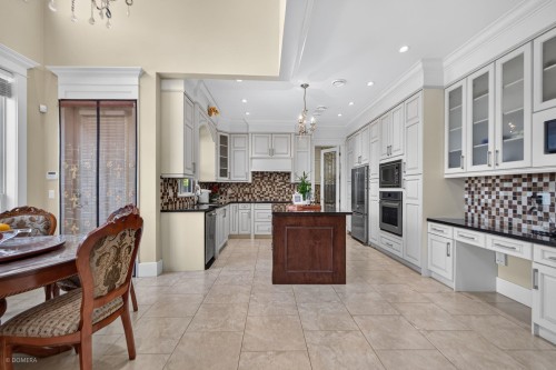 5299 Cranbrook Avenue, Richmond, BC - Indoor Photo Showing Kitchen With Upgraded Kitchen