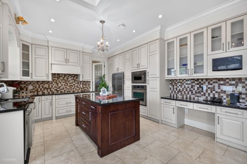 5299 Cranbrook Avenue, Richmond, BC - Indoor Photo Showing Kitchen With Upgraded Kitchen