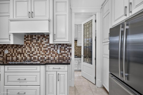 5299 Cranbrook Avenue, Richmond, BC - Indoor Photo Showing Kitchen