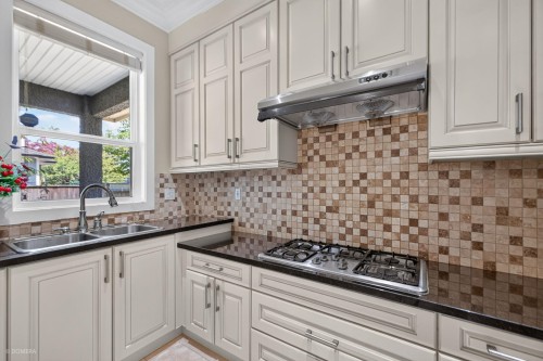 5299 Cranbrook Avenue, Richmond, BC - Indoor Photo Showing Kitchen With Double Sink