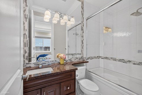 5299 Cranbrook Avenue, Richmond, BC - Indoor Photo Showing Bathroom