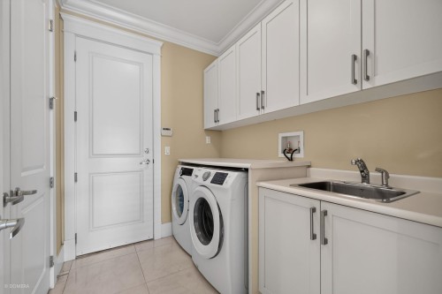 5299 Cranbrook Avenue, Richmond, BC - Indoor Photo Showing Laundry Room