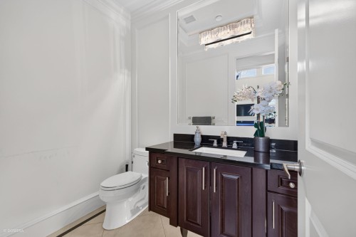 5299 Cranbrook Avenue, Richmond, BC - Indoor Photo Showing Bathroom
