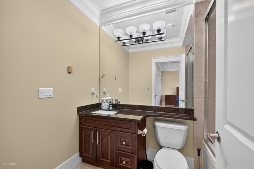 5299 Cranbrook Avenue, Richmond, BC - Indoor Photo Showing Bathroom