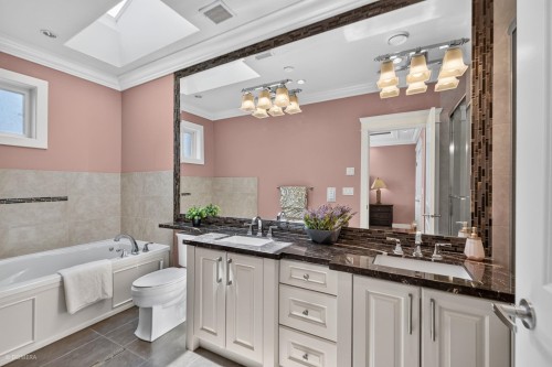 5299 Cranbrook Avenue, Richmond, BC - Indoor Photo Showing Bathroom