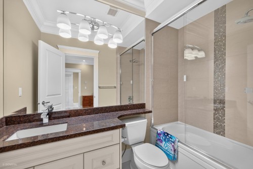 5299 Cranbrook Avenue, Richmond, BC - Indoor Photo Showing Bathroom