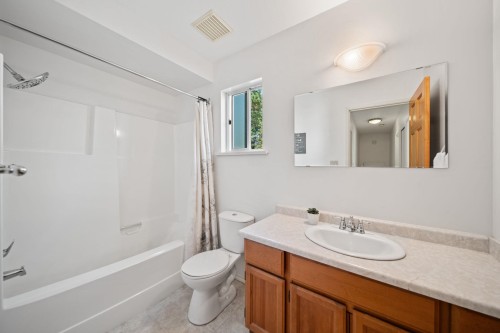 11791 229Th Street, Maple Ridge, BC - Indoor Photo Showing Bathroom