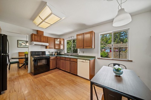 11791 229Th Street, Maple Ridge, BC - Indoor Photo Showing Kitchen