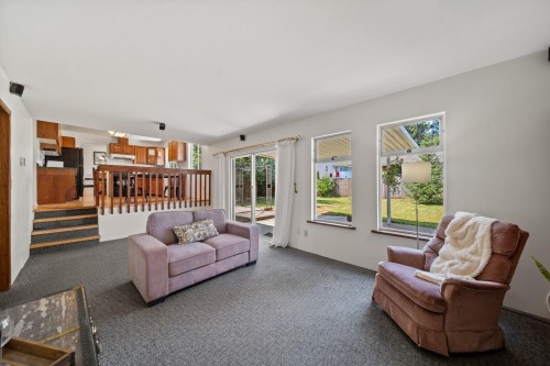11791 229Th Street, Maple Ridge, BC - Indoor Photo Showing Living Room