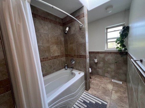 38940 Loggers Lane, Squamish, BC - Indoor Photo Showing Bathroom