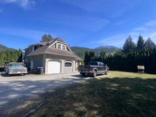 38940 Loggers Lane, Squamish, BC - Outdoor