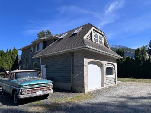 38940 Loggers Lane, Squamish, BC - Outdoor With Exterior