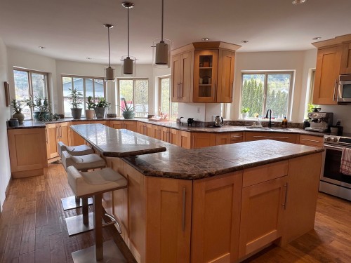 38940 Loggers Lane, Squamish, BC - Indoor Photo Showing Kitchen