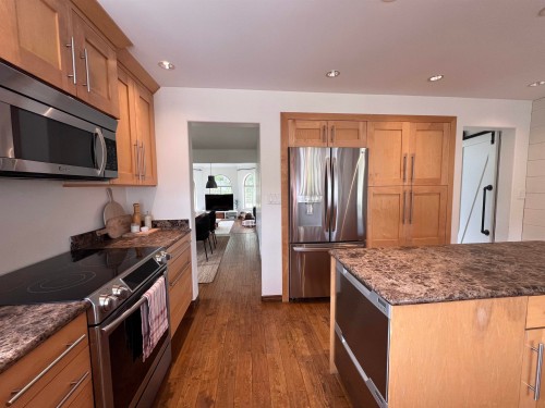 38940 Loggers Lane, Squamish, BC - Indoor Photo Showing Kitchen With Upgraded Kitchen