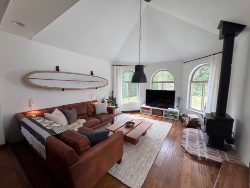 38940 Loggers Lane, Squamish, BC - Indoor Photo Showing Living Room