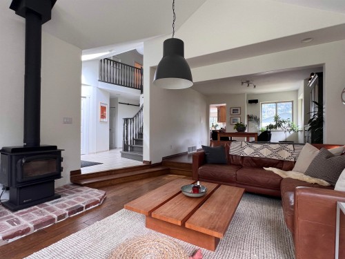 38940 Loggers Lane, Squamish, BC - Indoor Photo Showing Living Room