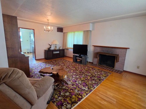 3126 Waverley Avenue, Vancouver, BC - Indoor Photo Showing Living Room With Fireplace