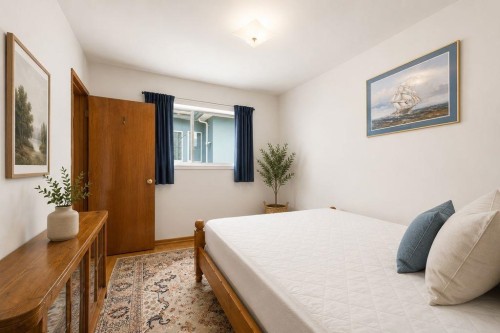 3126 Waverley Avenue, Vancouver, BC - Indoor Photo Showing Bedroom