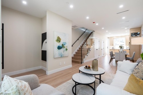 2826 Cheyenne Avenue, Vancouver, BC - Indoor Photo Showing Living Room