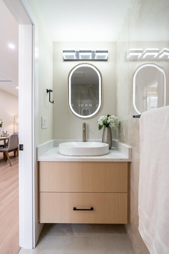 2826 Cheyenne Avenue, Vancouver, BC - Indoor Photo Showing Bathroom