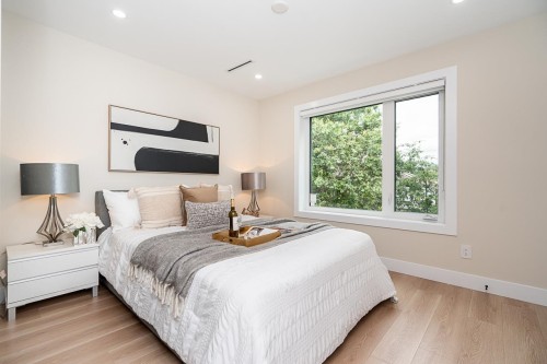 2826 Cheyenne Avenue, Vancouver, BC - Indoor Photo Showing Bedroom