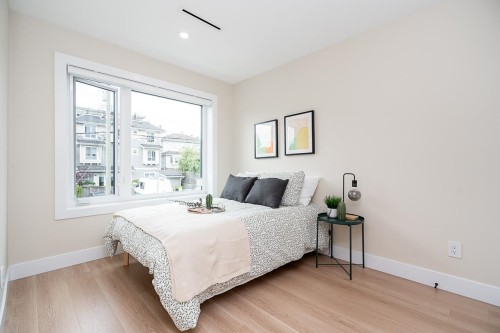 2826 Cheyenne Avenue, Vancouver, BC - Indoor Photo Showing Bedroom