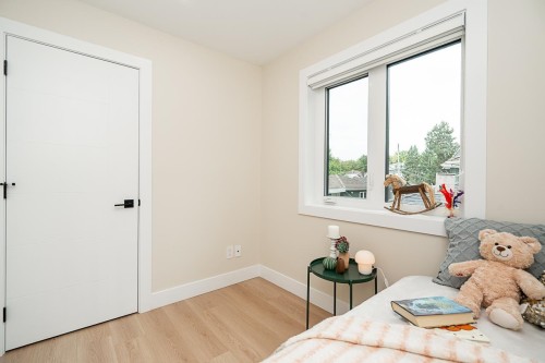 2826 Cheyenne Avenue, Vancouver, BC - Indoor Photo Showing Bedroom