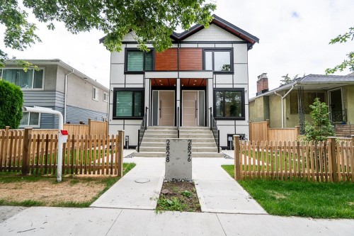 2826 Cheyenne Avenue, Vancouver, BC - Outdoor With Facade
