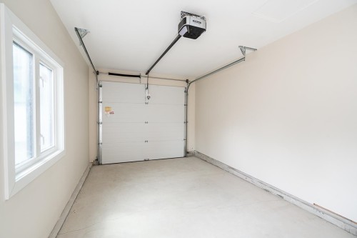 2826 Cheyenne Avenue, Vancouver, BC - Indoor Photo Showing Garage