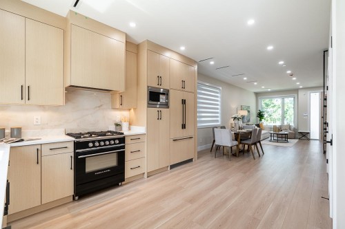 2826 Cheyenne Avenue, Vancouver, BC - Indoor Photo Showing Kitchen With Upgraded Kitchen