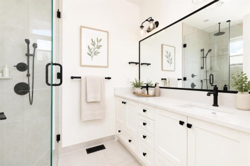 102-903 Edgar Avenue, Coquitlam, BC - Indoor Photo Showing Bathroom